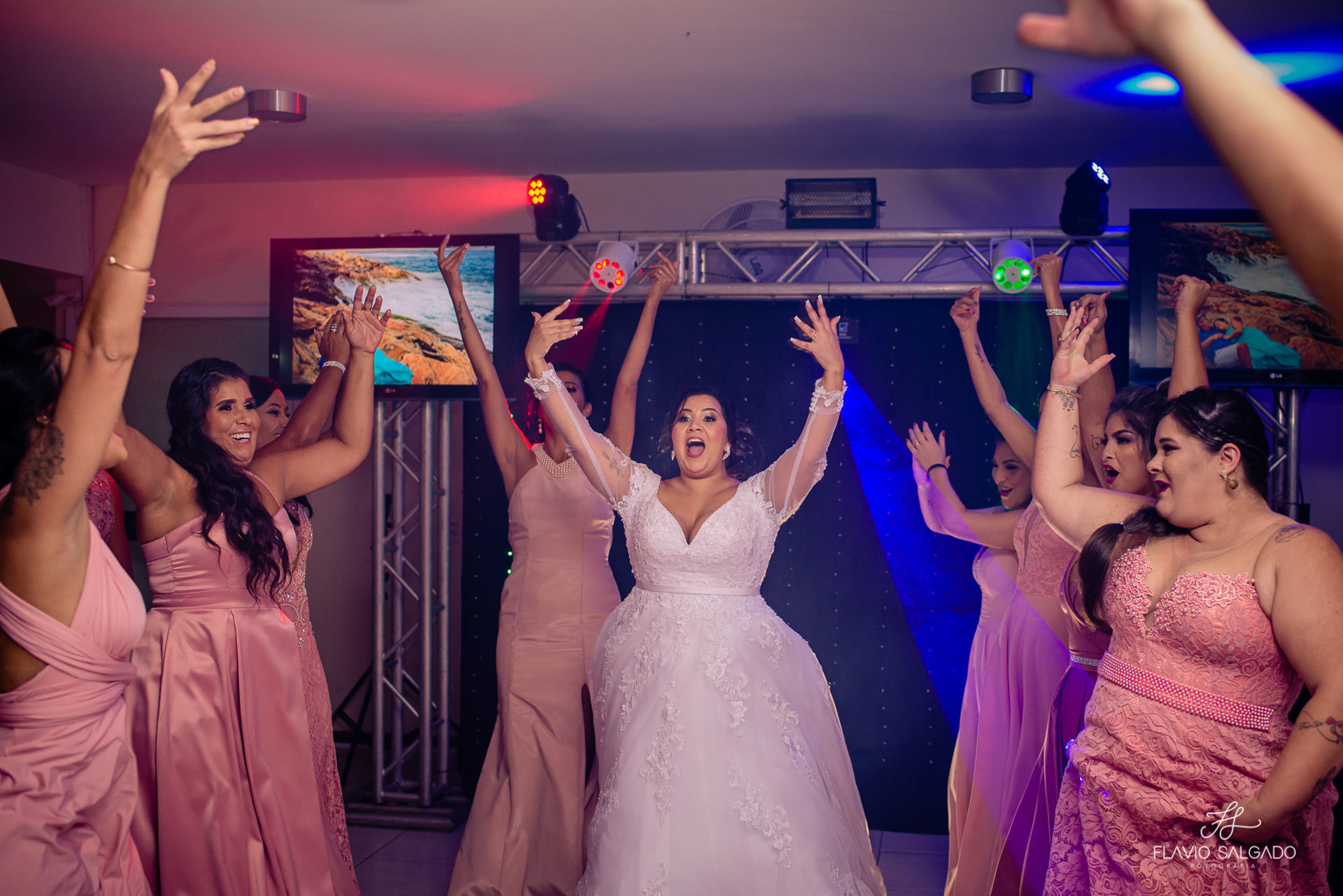Foto Casamento Luciana e Milton Fest Decore - Bacaxá Foto Casamento Luciana e Milton Fest Decore - Bacaxá - Imagem 37